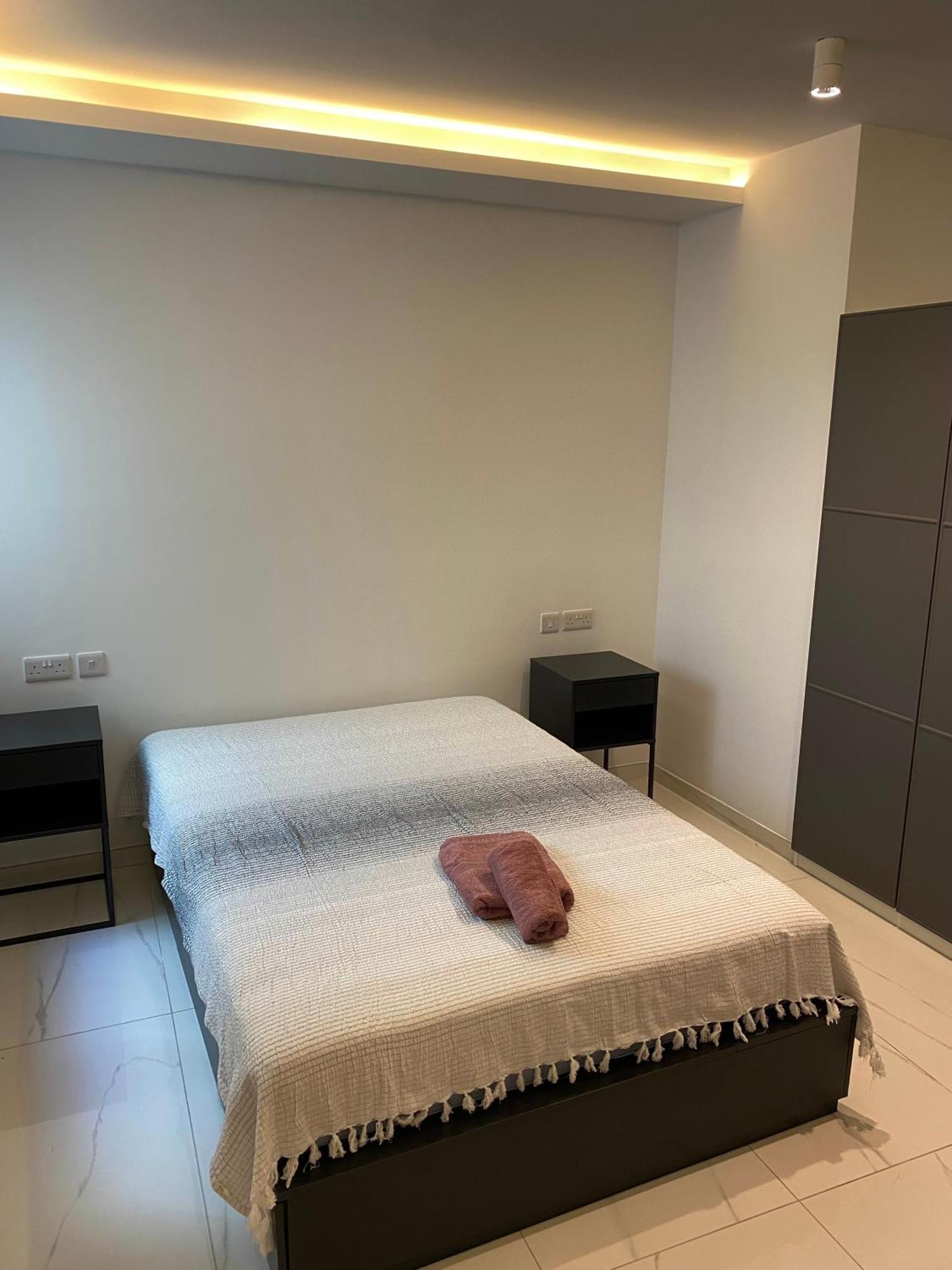 Tigne Sliema Three Bedrooms Apartment Bagian luar foto