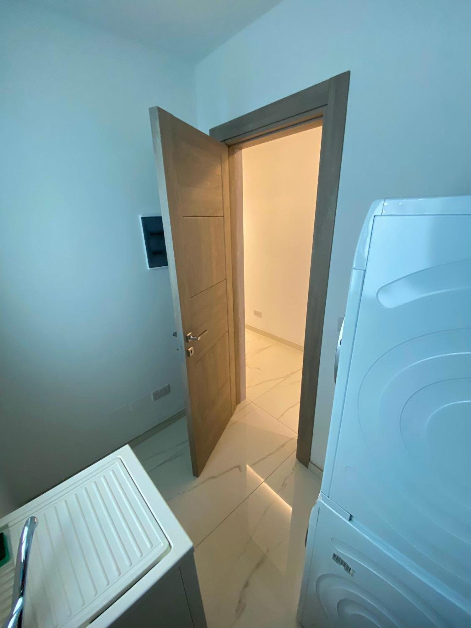 Tigne Sliema Three Bedrooms Apartment Bagian luar foto