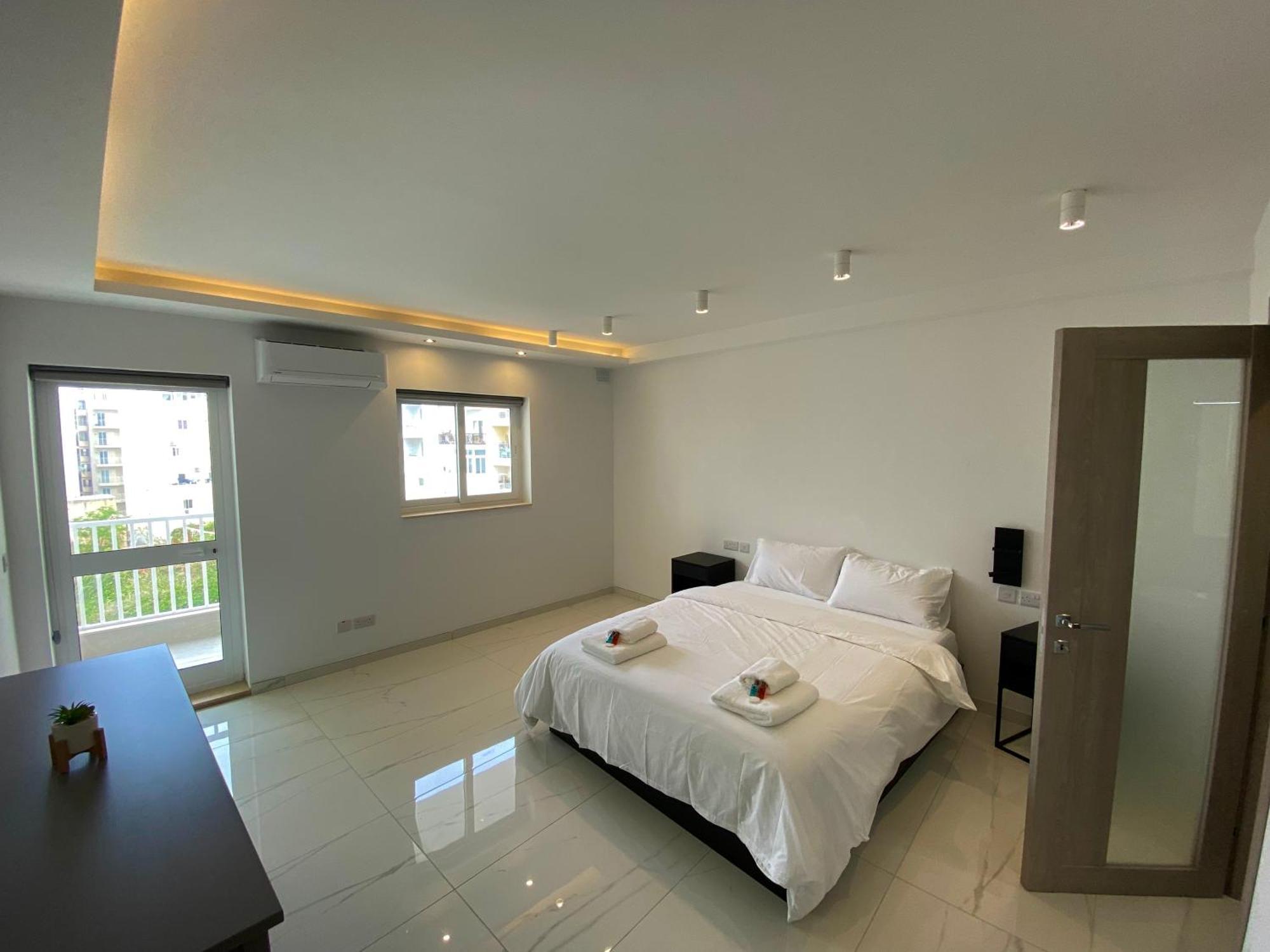 Tigne Sliema Three Bedrooms Apartment Bagian luar foto