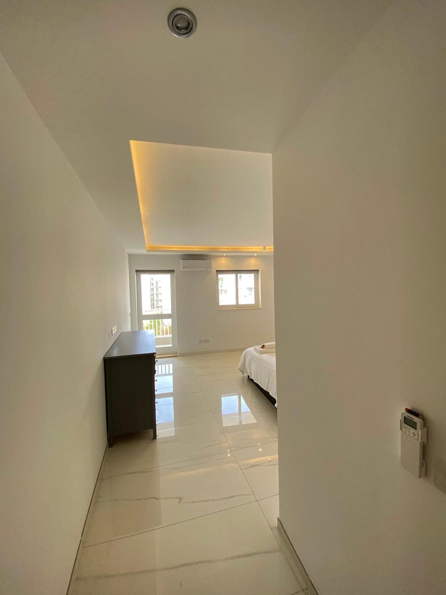 Tigne Sliema Three Bedrooms Apartment Bagian luar foto