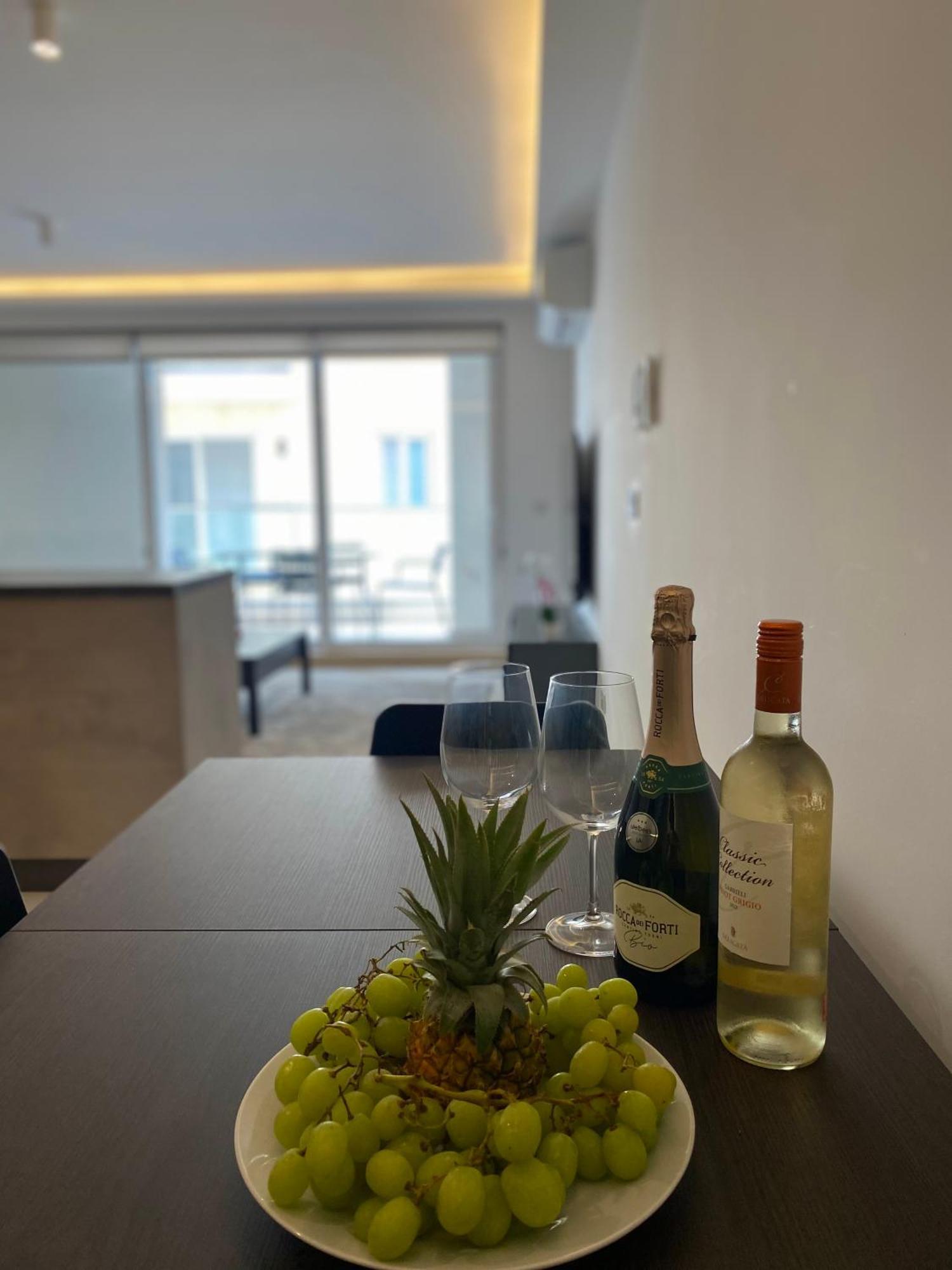 Tigne Sliema Three Bedrooms Apartment Bagian luar foto