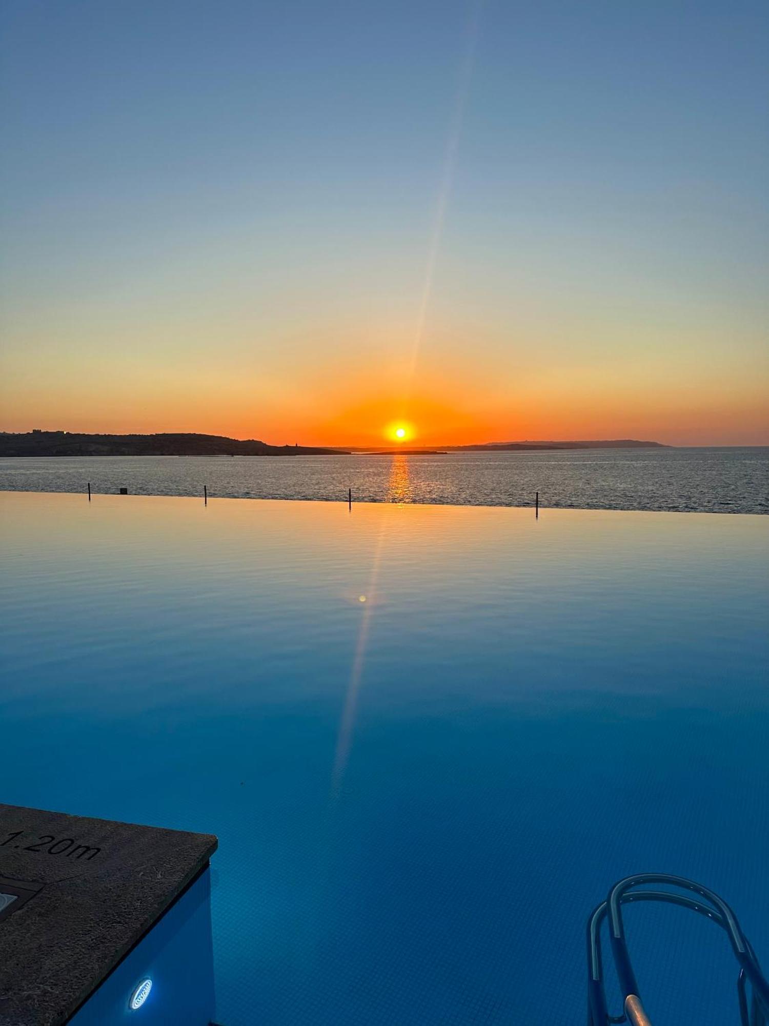 Tigne Sliema Three Bedrooms Apartment Bagian luar foto
